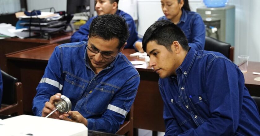 YPFB contribuye a la formación integral de universitarios de la “Juan Misael Saracho”