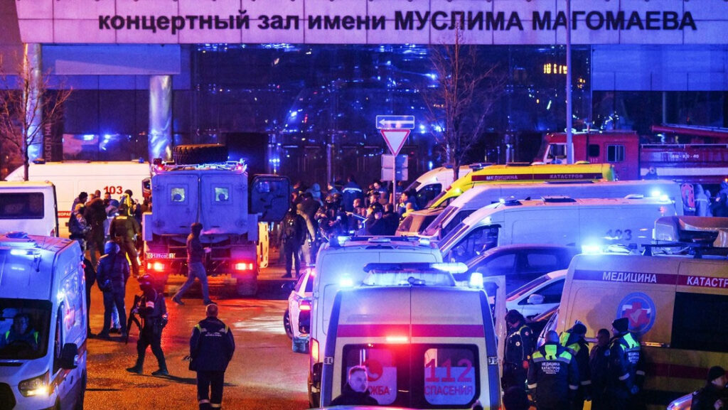Al menos 40 muertos y 100 heridos en un tiroteo en una sala de conciertos de Moscú