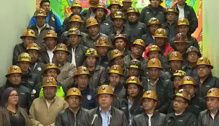 Luis Arce recibe respaldo de mineros que hablan de “derrotar a los aventureros y politiqueros”